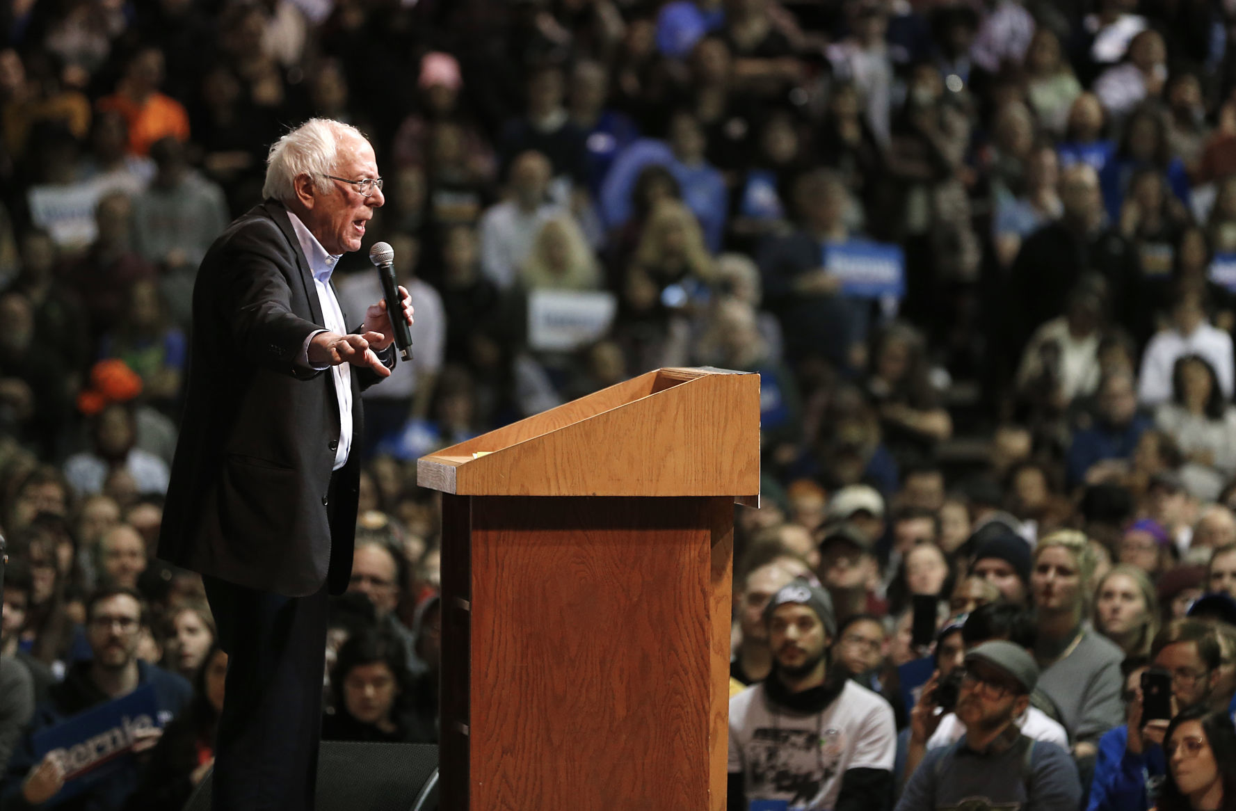 20200228_MET_BERNIE_AWE18